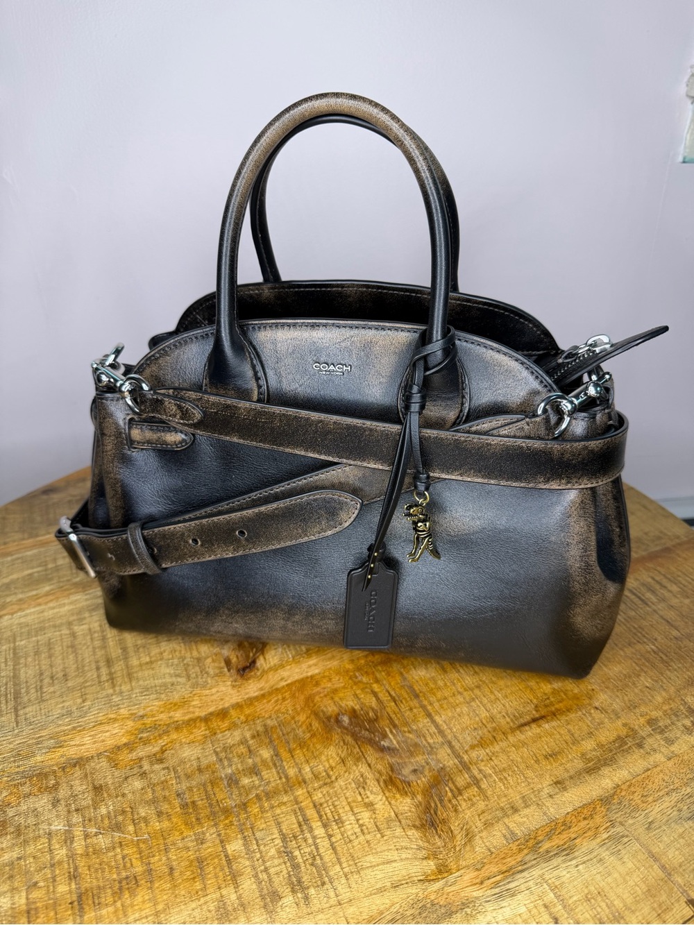 Coach Empire 28 in Loved Leather